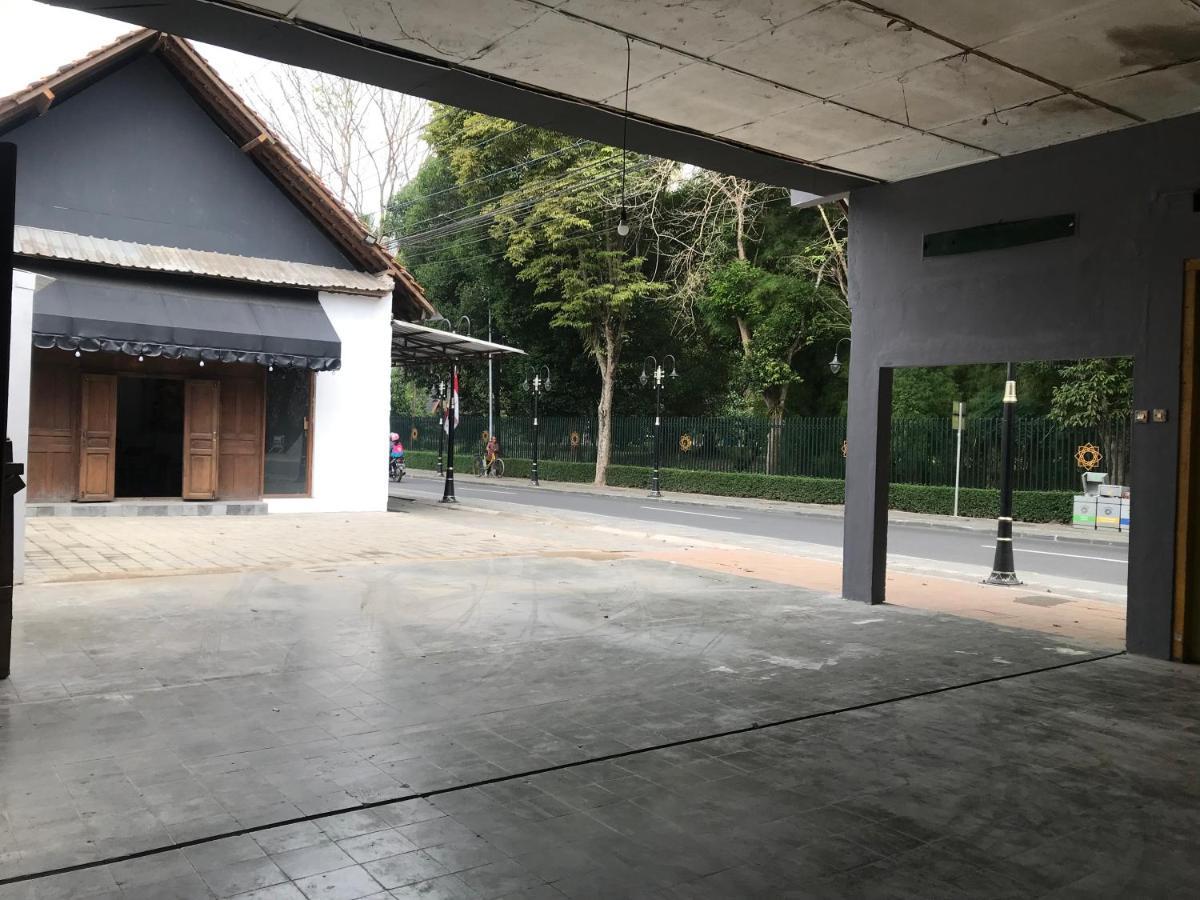 Watu Agung Guest House Magelang Exterior photo