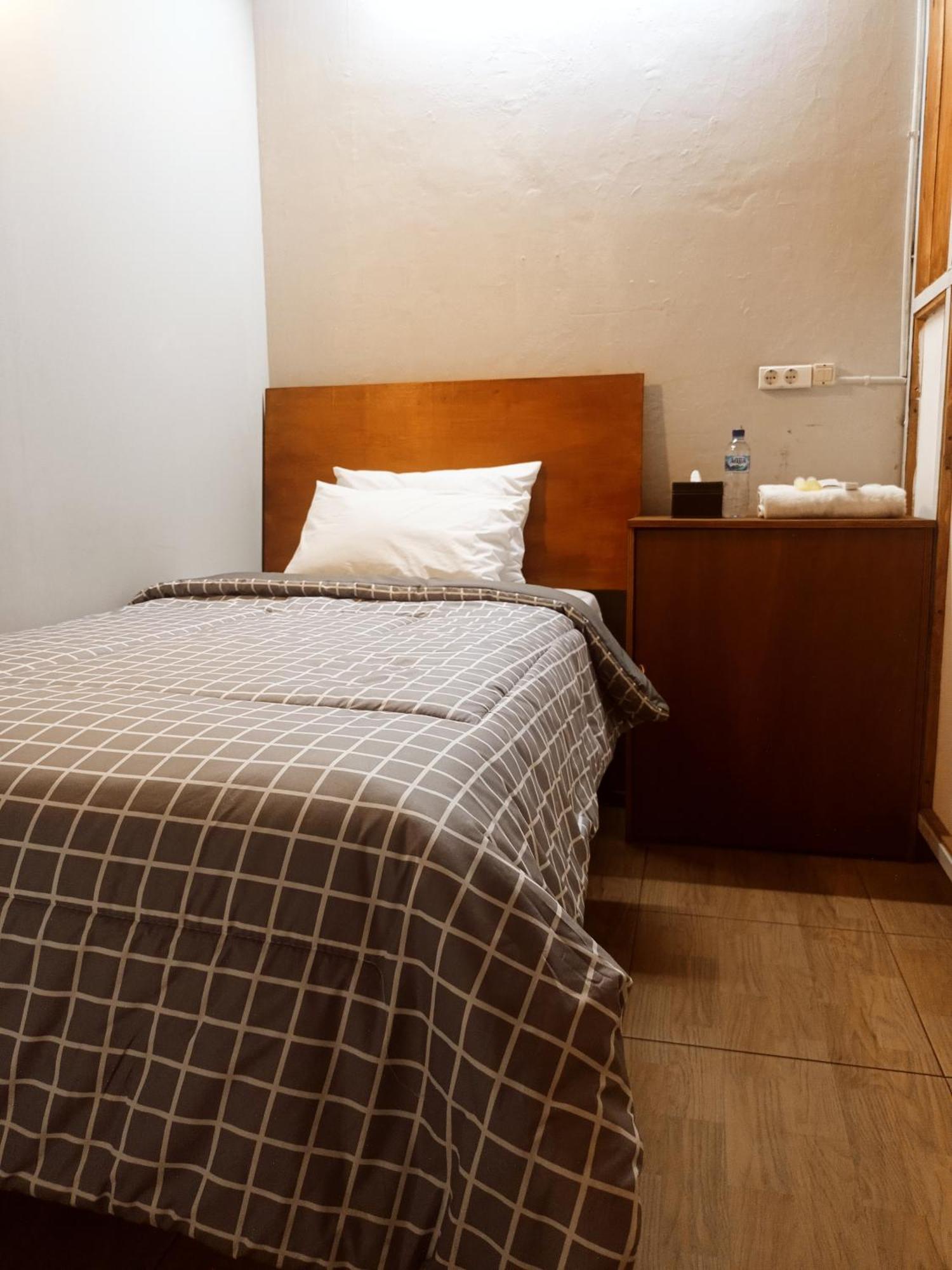 Watu Agung Guest House Magelang Exterior photo