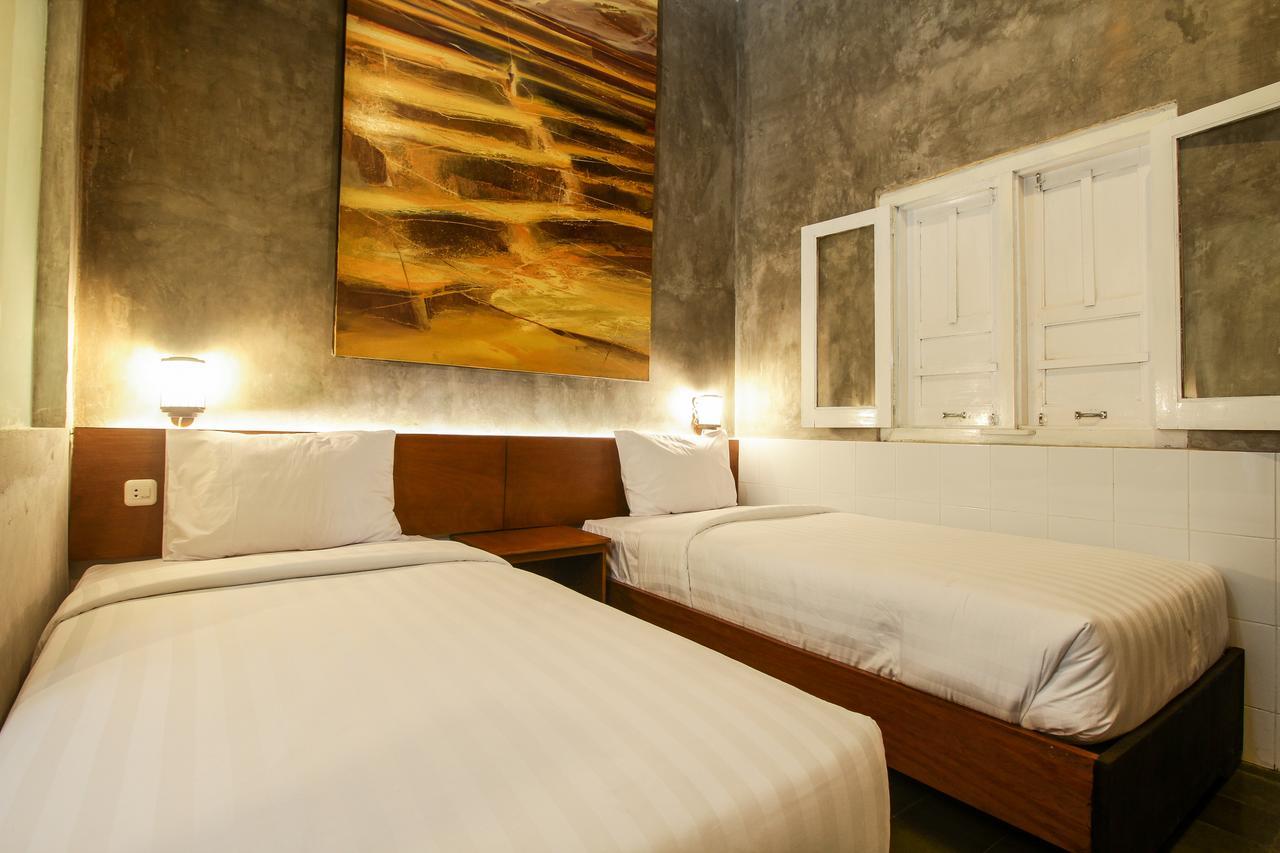 Watu Agung Guest House Magelang Exterior photo