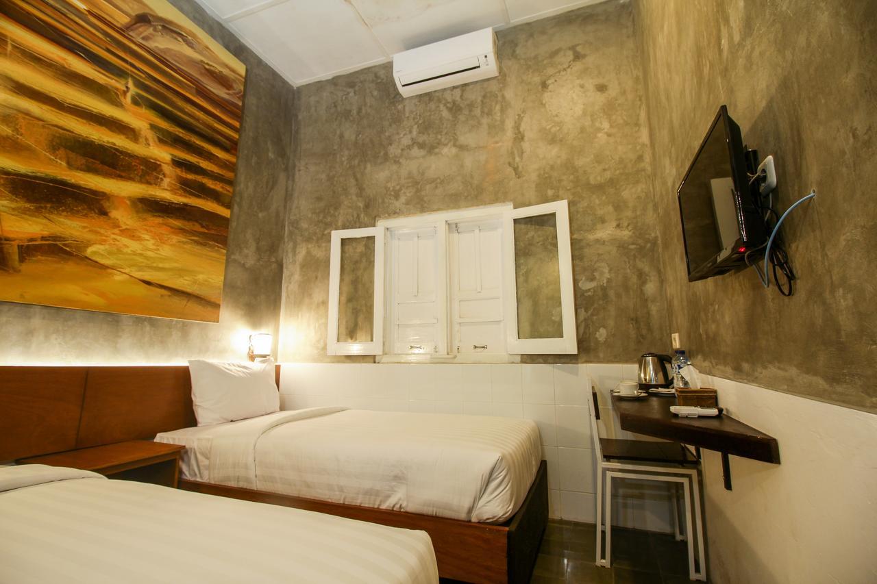 Watu Agung Guest House Magelang Exterior photo